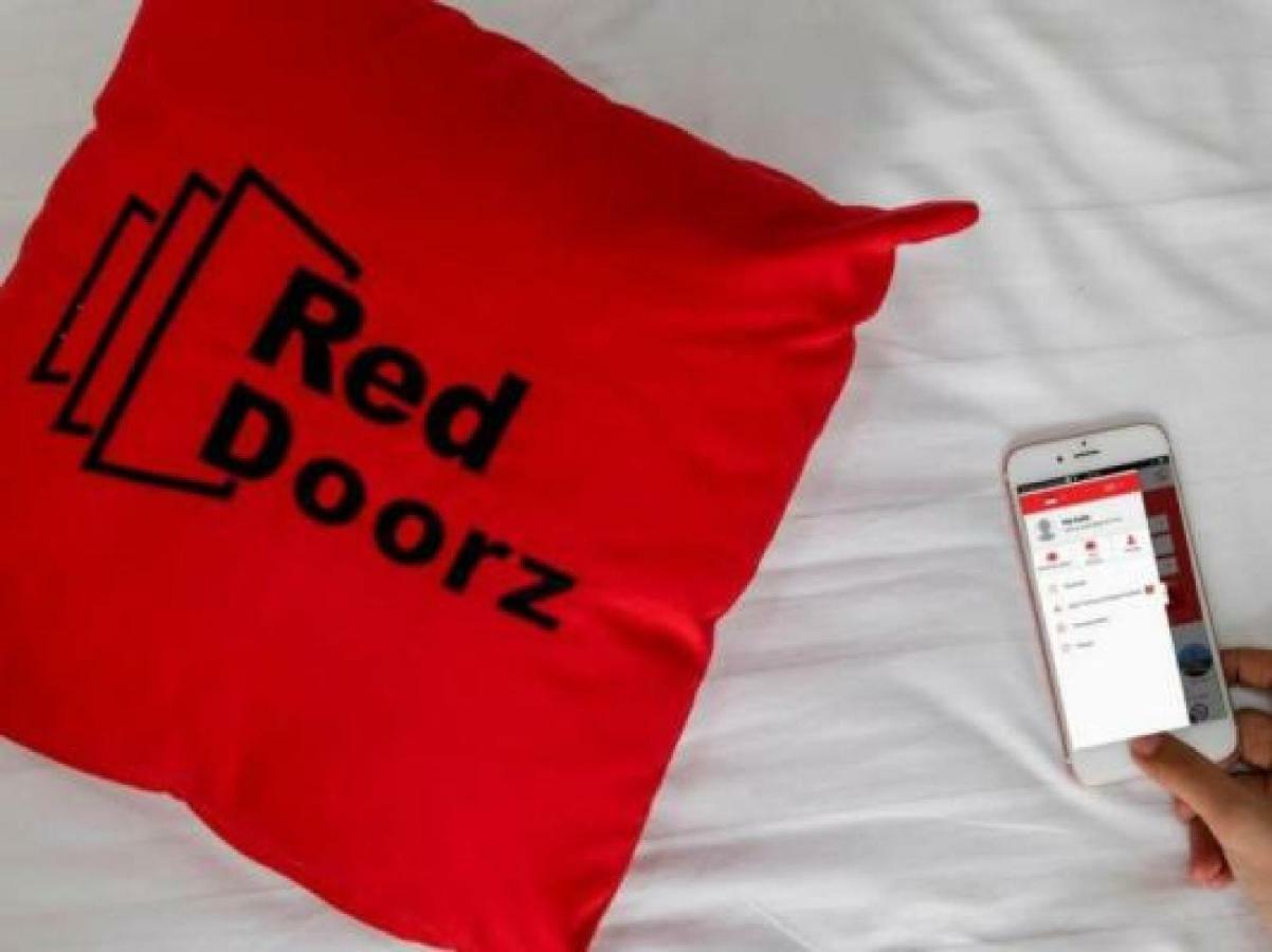 Reddoorz @ Genteng Surabaya 2 Hotel Kültér fotó